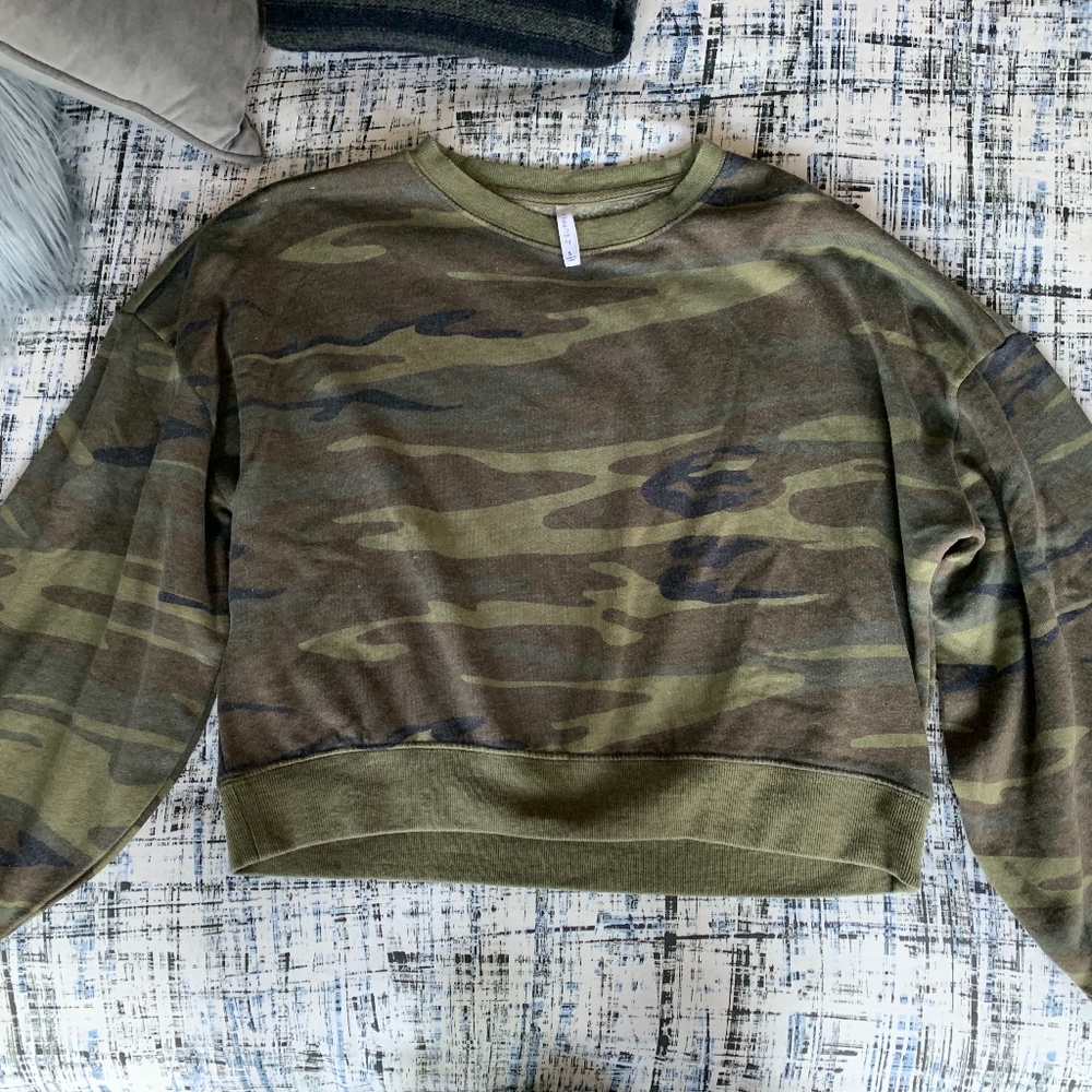 Z Supply Size Small Cropped Sweater